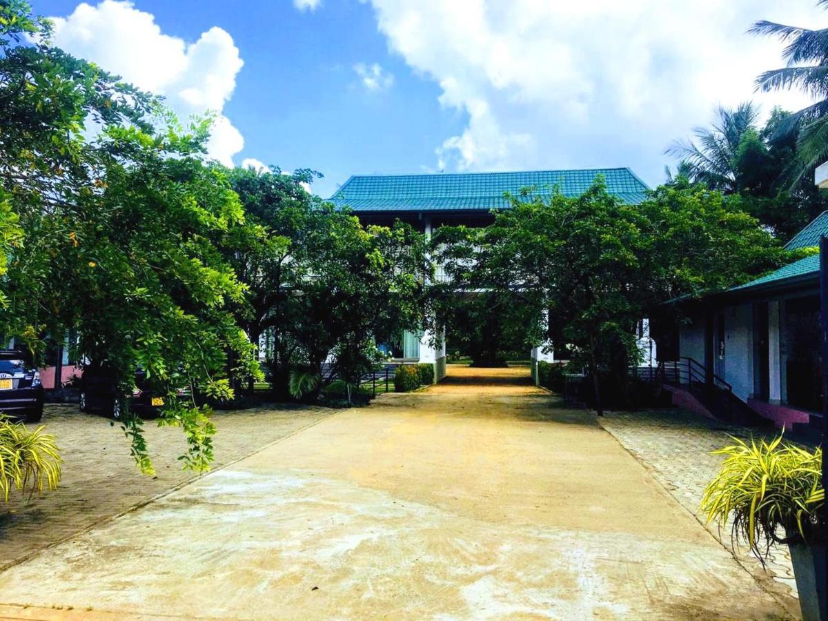 Athkandura Hotel Habarana Exterior foto